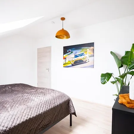 Design-Ferienwohnung In Kelberg Am Nuerburgring: Platz Fuer 6, Kueche, Wifi, Netflix Exterior photo
