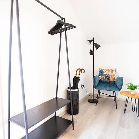 Design-Ferienwohnung In Kelberg Am Nuerburgring: Platz Fuer 6, Kueche, Wifi, Netflix Exterior photo