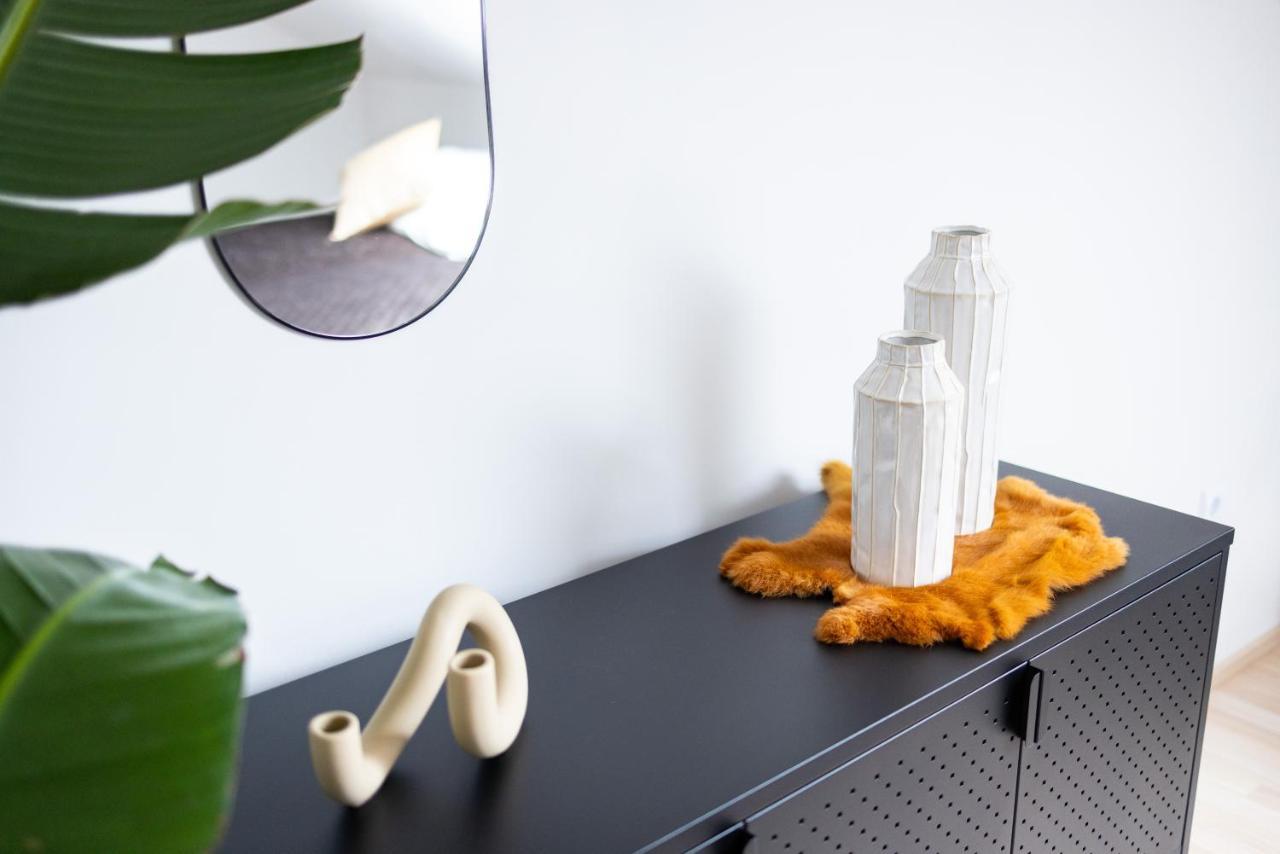 Design-ferienwohnung In Am Nuerburgring: Platz Fuer 6, Kueche, Wifi, Netflix Apartment
