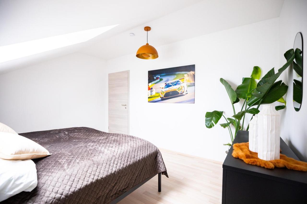 Apartment Design-ferienwohnung In Am Nuerburgring: Platz Fuer 6, Kueche, Wifi, Netflix *