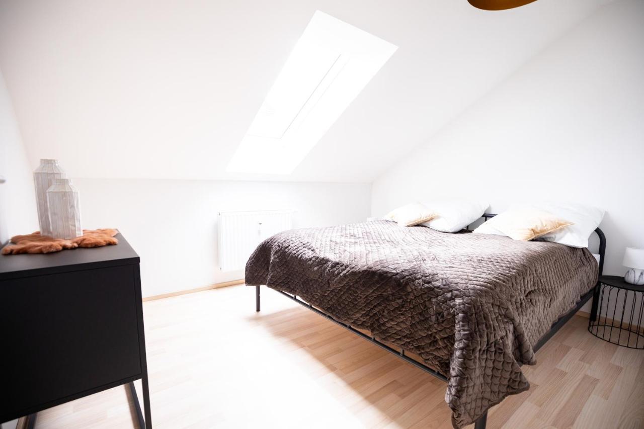 Design-ferienwohnung In Am Nuerburgring: Platz Fuer 6, Kueche, Wifi, Netflix Apartment *