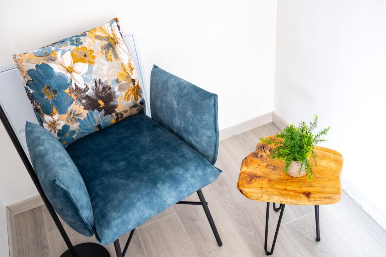 Apartment Design-ferienwohnung In Am Nuerburgring: Platz Fuer 6, Kueche, Wifi, Netflix