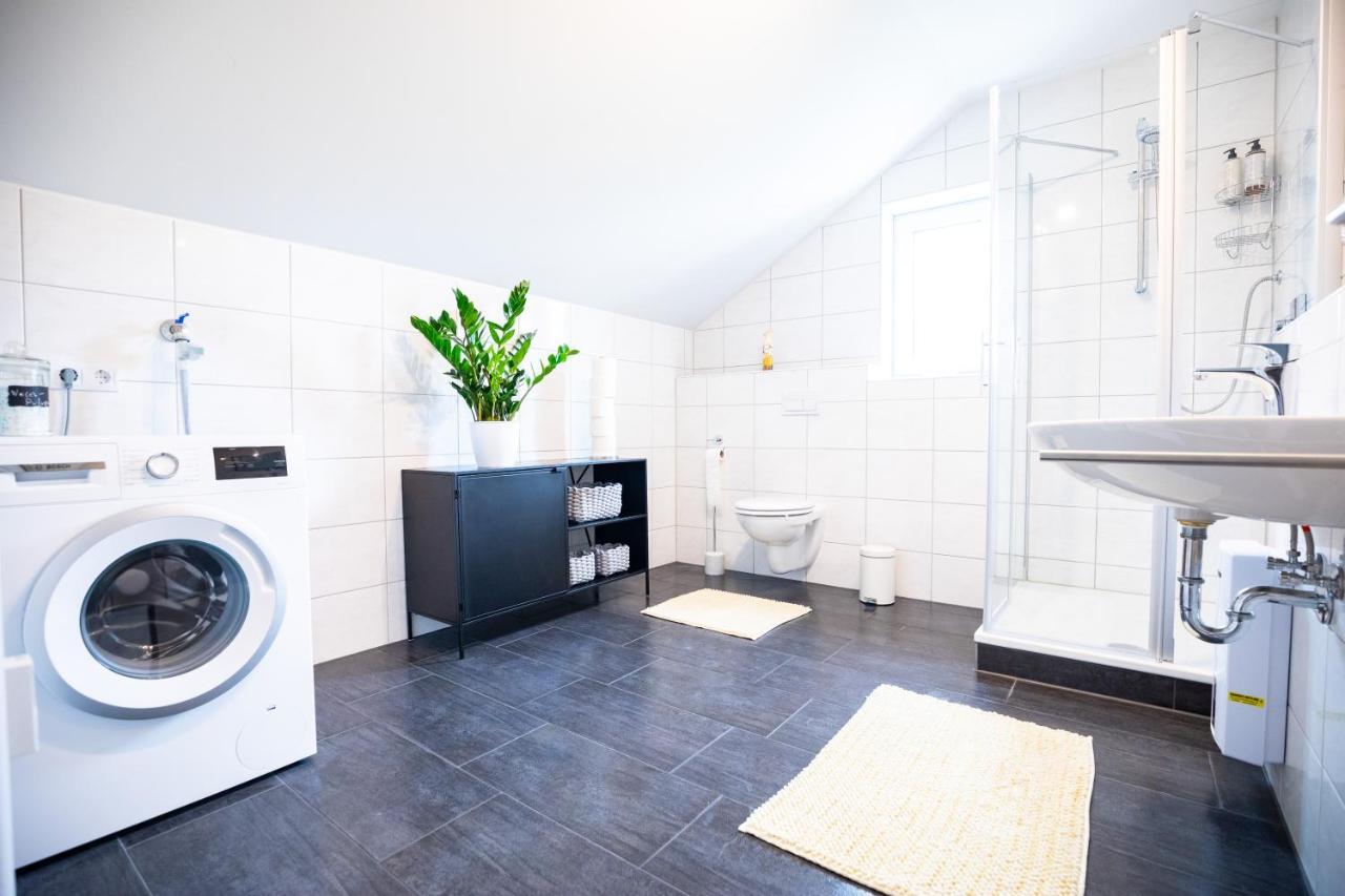 Design-ferienwohnung In Am Nuerburgring: Platz Fuer 6, Kueche, Wifi, Netflix * Kelberg