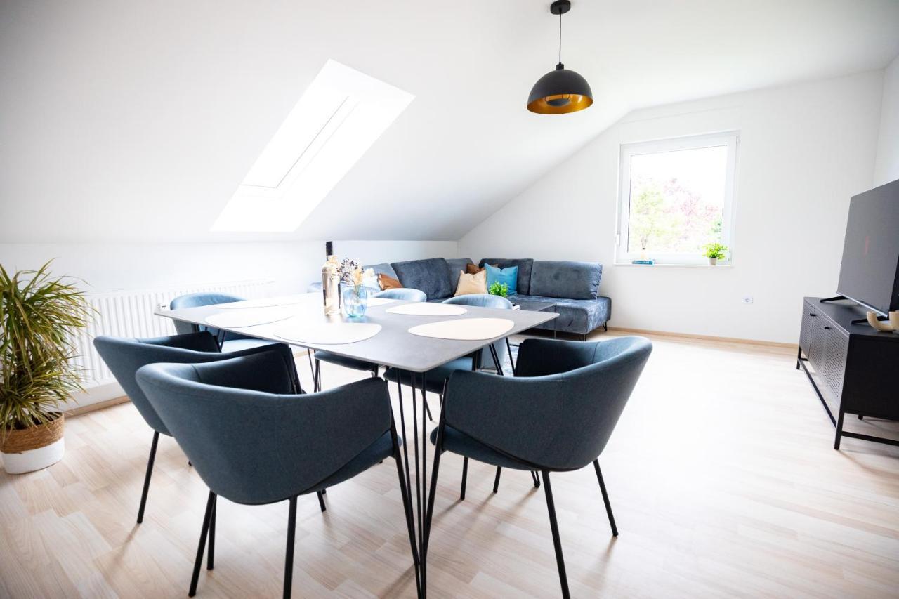 Design-ferienwohnung In Am Nuerburgring: Platz Fuer 6, Kueche, Wifi, Netflix Apartment *